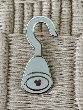 DISNEY 2007 Pirate Hook Hidden Mickey Pin